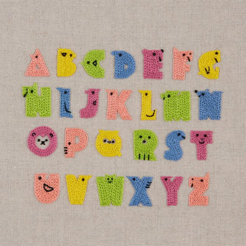 サタケシュンスケさんの刺しゅうサンプラー「アルファベット」