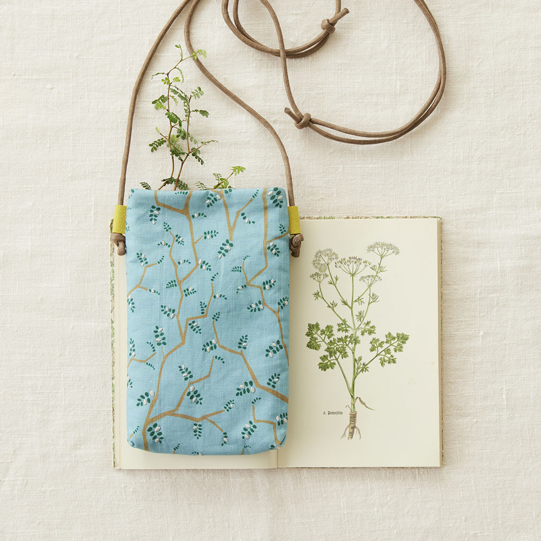 fabrica uka オリジナルファブリックのスマホショルダー「little baby」