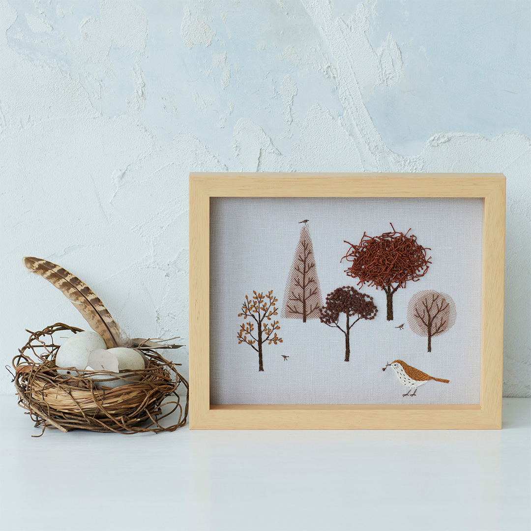 青木和子さんの刺しゅう「秋の森」