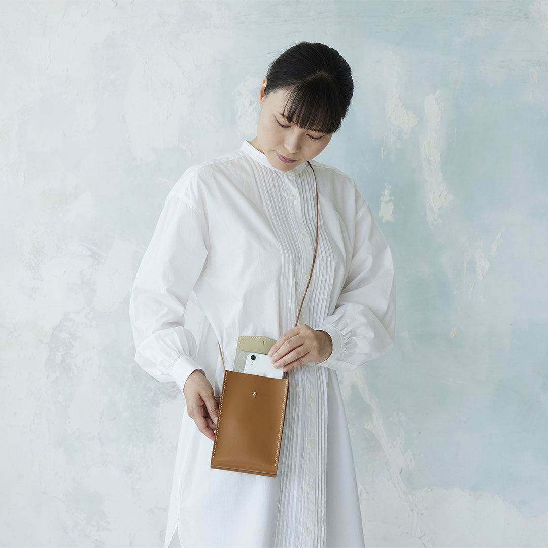 .URUKUSTさんの革小物【ミニポシェット】ブラウン