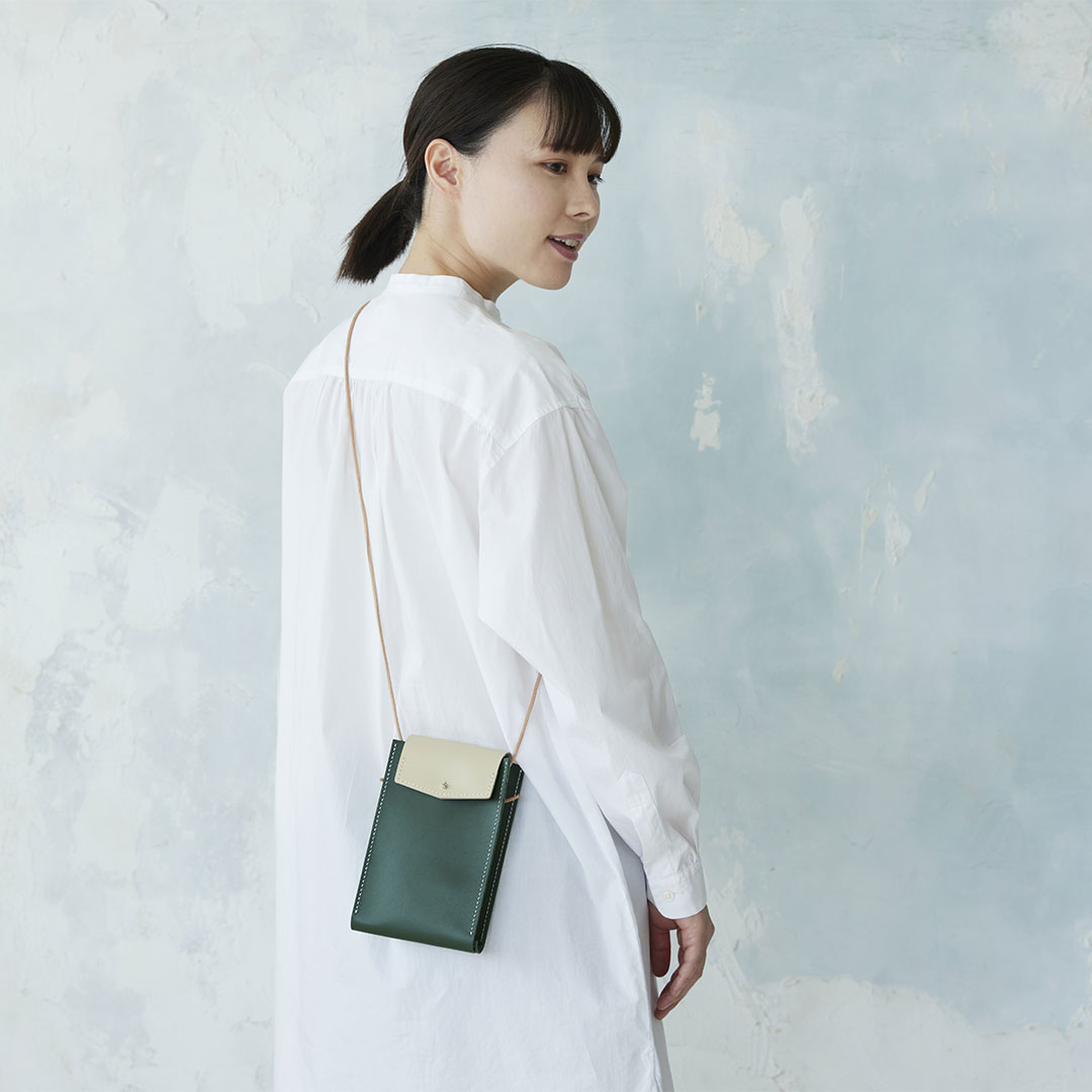 .URUKUSTさんの革小物【ミニポシェット】グリーン