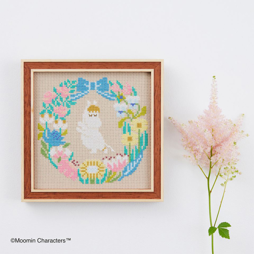 ムーミン クロスステッチ〈スノークのおじょうさんと花のリース〉