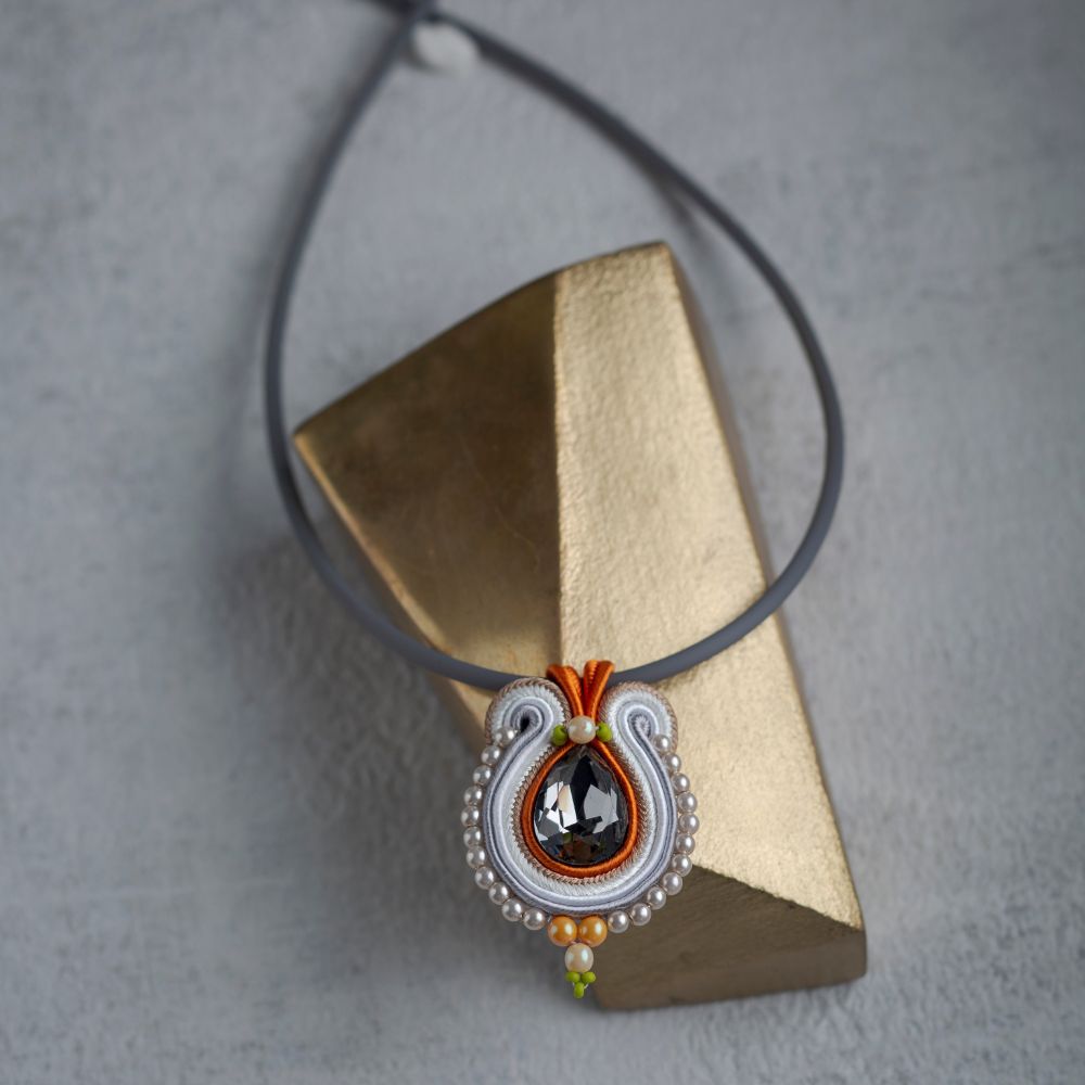 アッシュグレーのペンダントキット