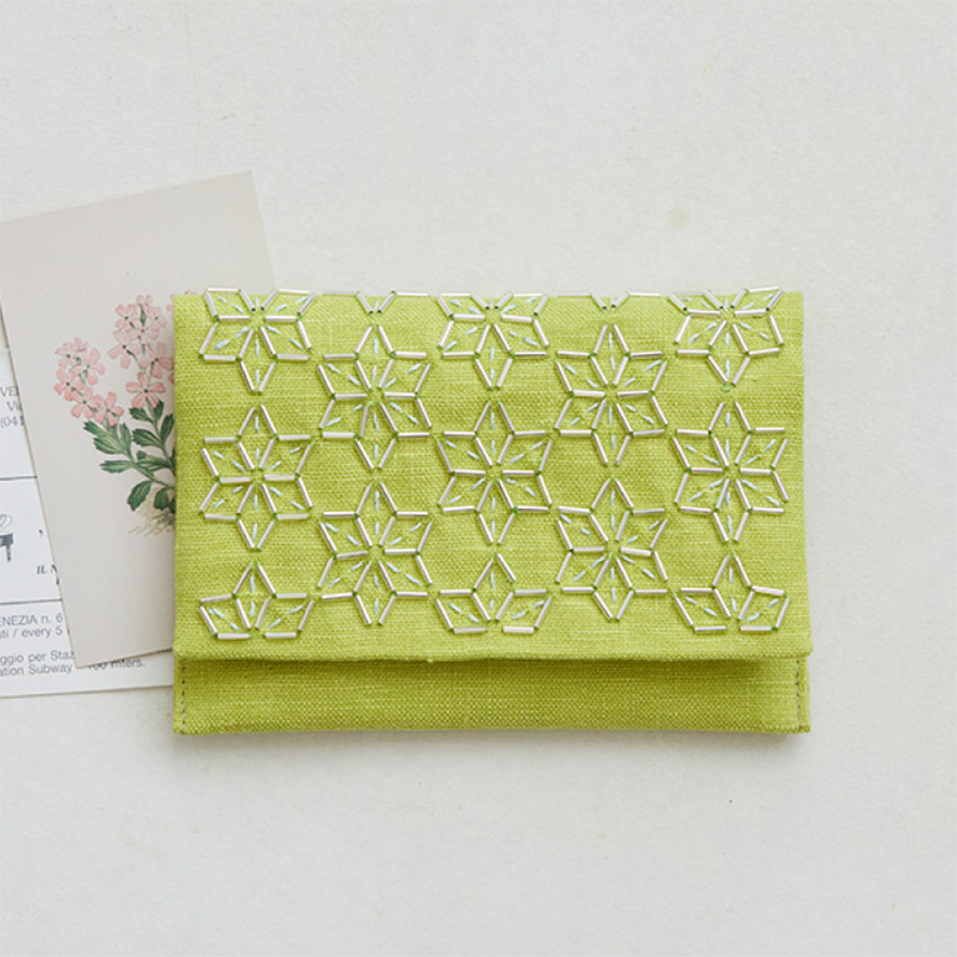 米永真由美さんのビーズ刺し子 フラットポーチ「麻の葉」