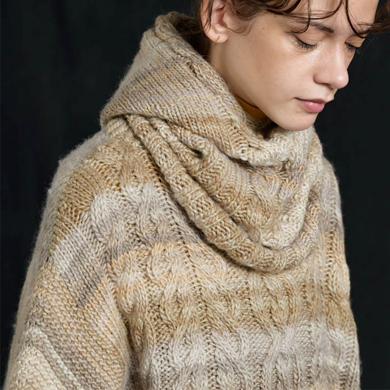 〈レシピ〉ベージュのプルオーバーとフーディー