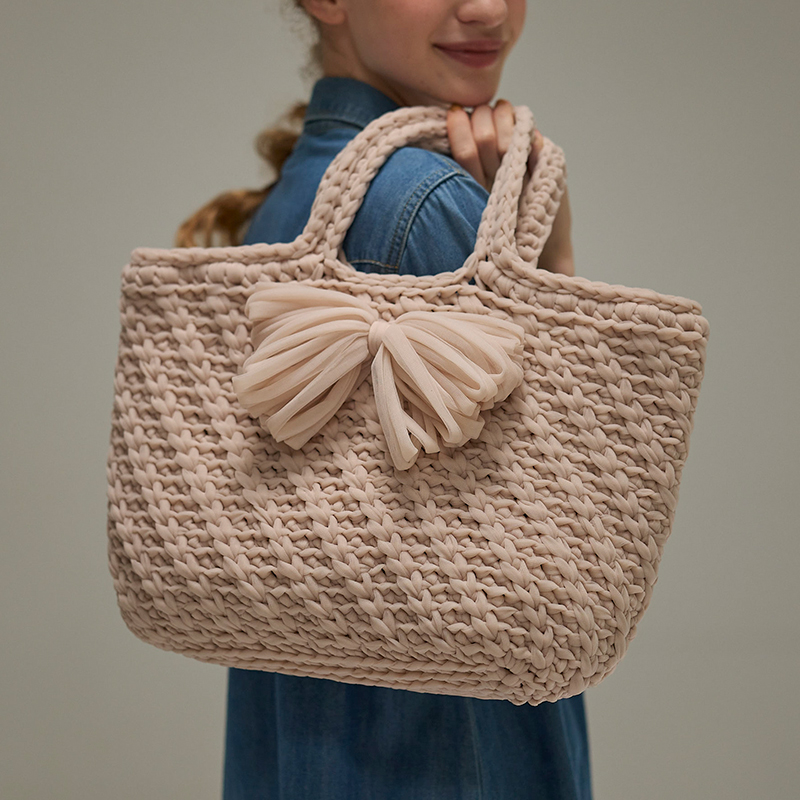 〈レシピ〉ベージュのリボン付きバッグ