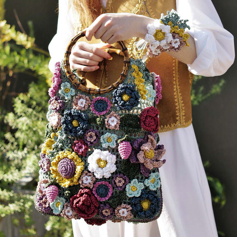 〈レシピ〉モチーフ飾りのバッグとブレスレット