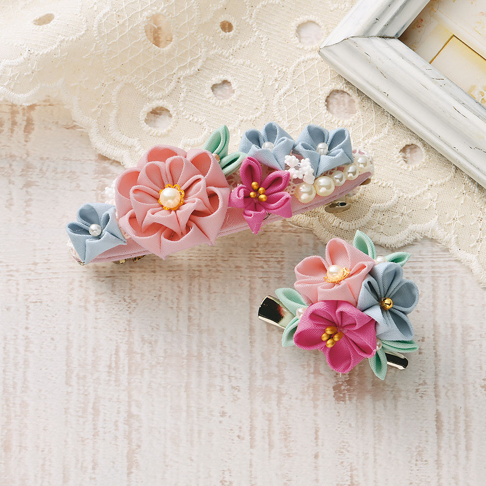 普段づかいのつまみ細工　バレッタとブローチ（サーモンピンク）